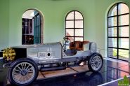 SPYKER 60-HP FOUR-WHEEL DRIVE RACING CAR, 1903 - Toto bolo prvé vozidlo na svete, ktoré bolo vybavené šesťvalcovým motorom, prvým benzínovým motorom so štyrmi kolesami a prvým vozidlom s brzdovým systémom pripojeným na všetky štyri kolesá.